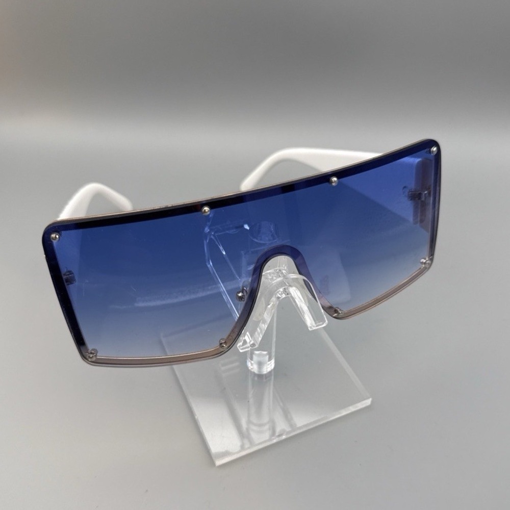 New Square Sunglasses Oversized Retro Hollywood Glam Baroque Style Gold & White